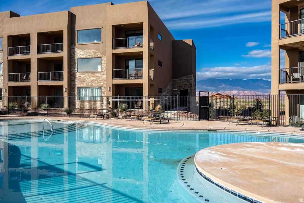 Photo of 5160 W VILLAS DR N #6-306, Hurricane, UT 84737 (MLS # 2139076)
