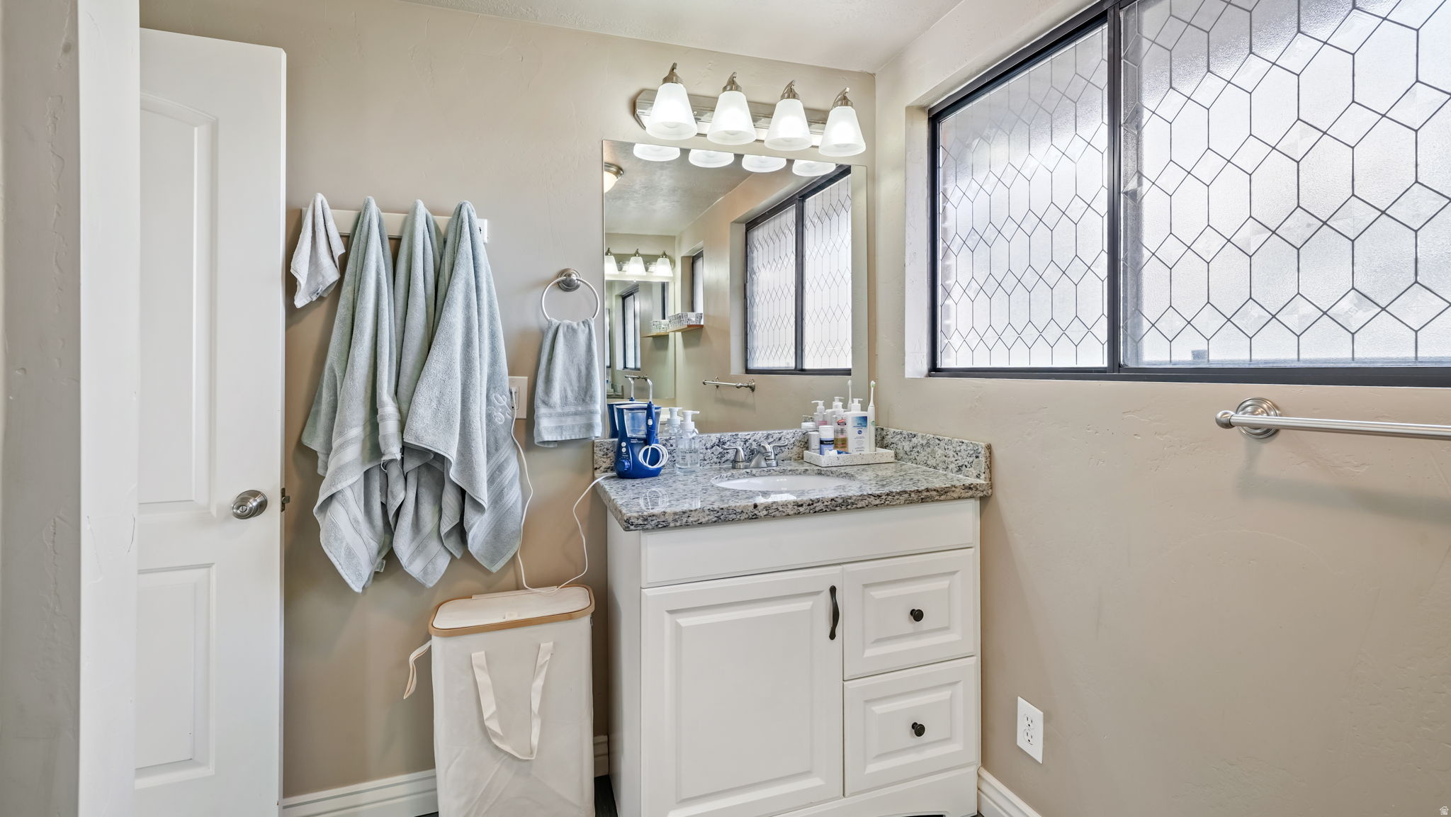 WESTERN MANOR - Residential