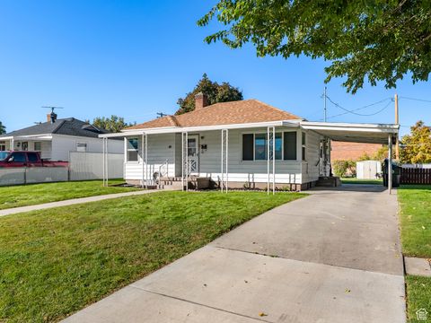 Photo of 40 BROOKSIDE DR, Springville, UT 84663 (MLS # 2116505)