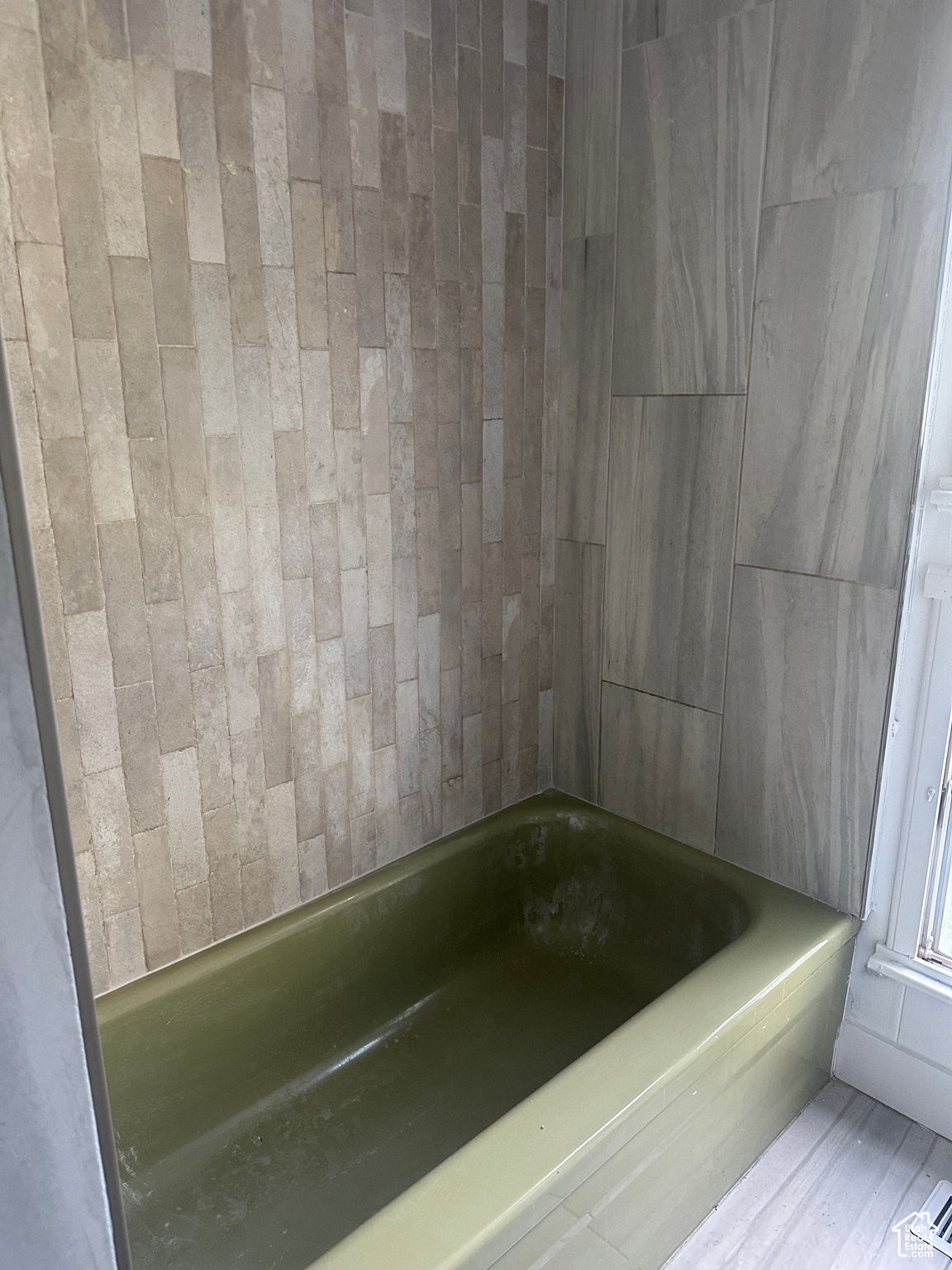 COUNTRY CLUB - Residential