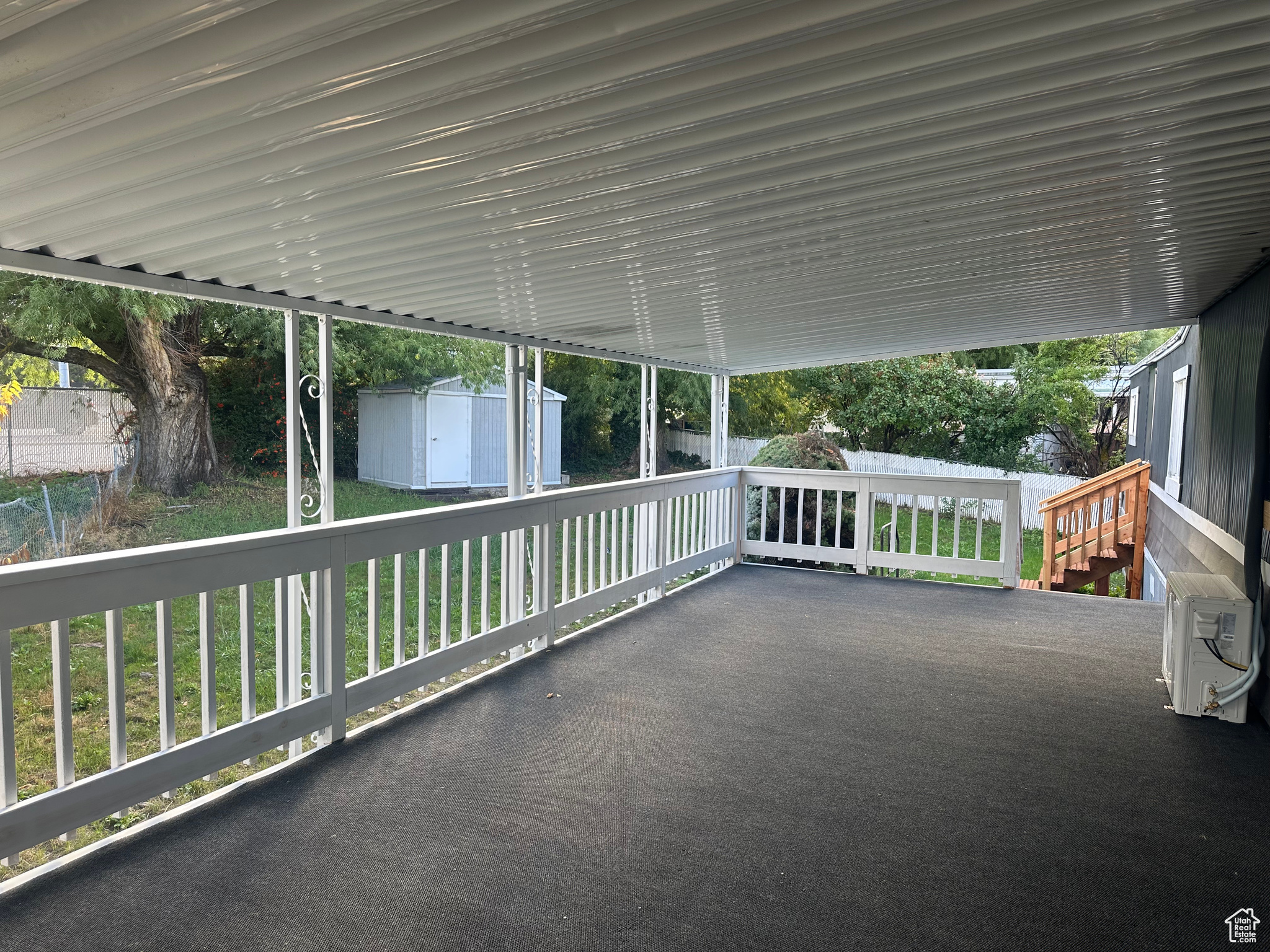 COUNTRY CLUB - Residential