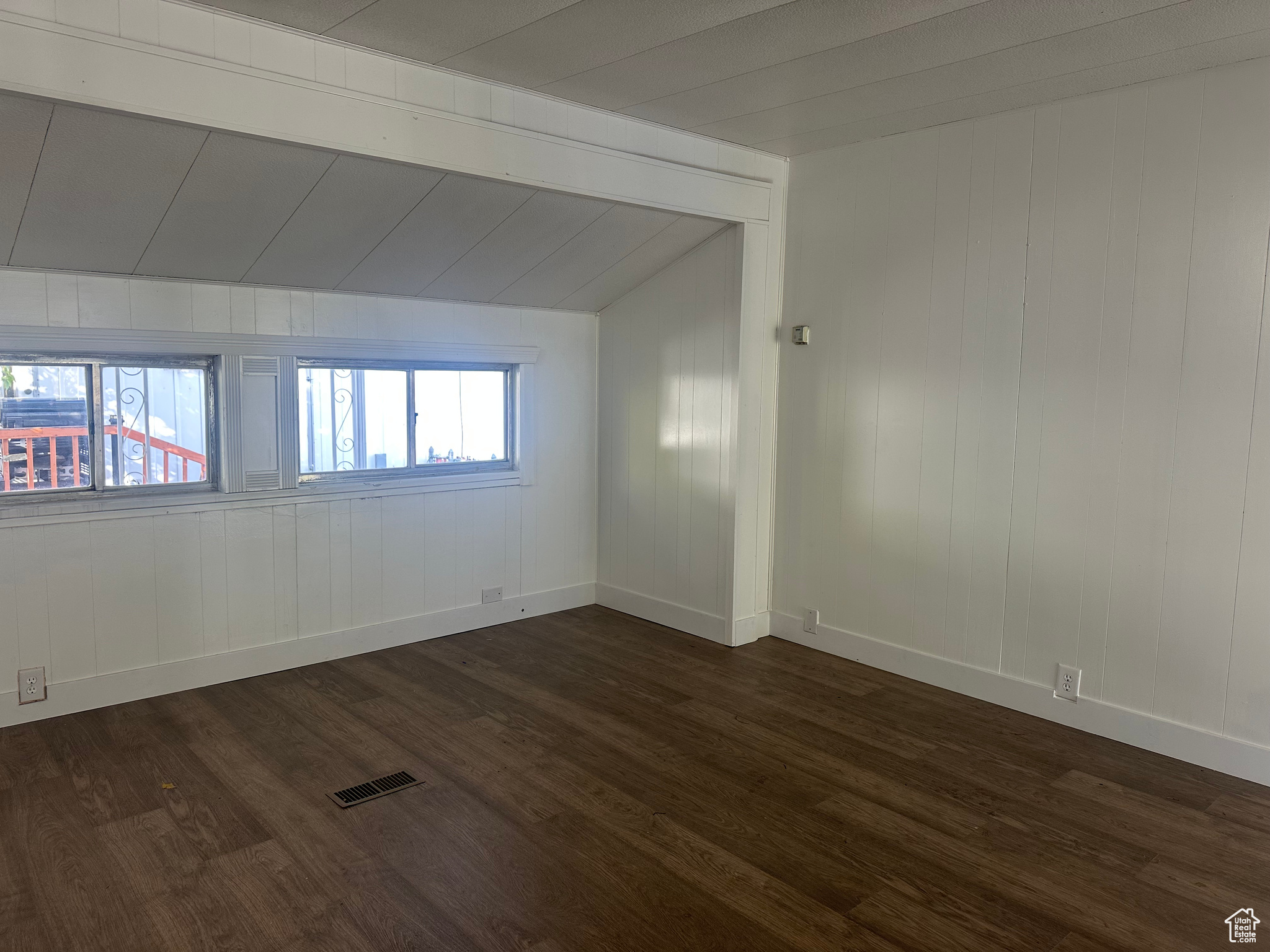 COUNTRY CLUB - Residential