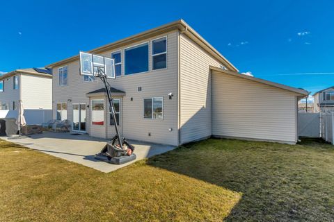 Tiny photo for 1024 W MANCHESTER DR N, North Salt Lake, UT 84054 (MLS # 2139997)