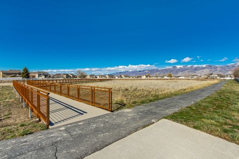 Tiny photo for 1024 W MANCHESTER DR N, North Salt Lake, UT 84054 (MLS # 2139997)