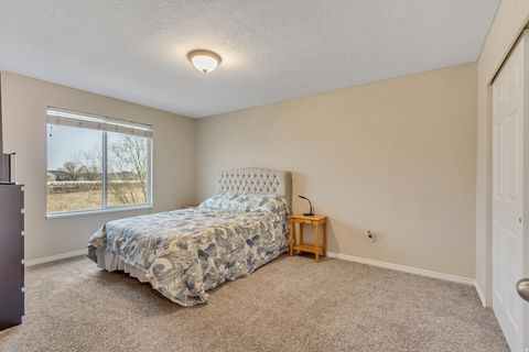 Tiny photo for 1024 W MANCHESTER DR N, North Salt Lake, UT 84054 (MLS # 2139997)