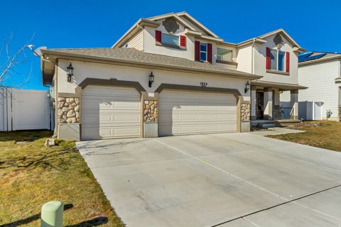 Tiny photo for 1024 W MANCHESTER DR N, North Salt Lake, UT 84054 (MLS # 2139997)