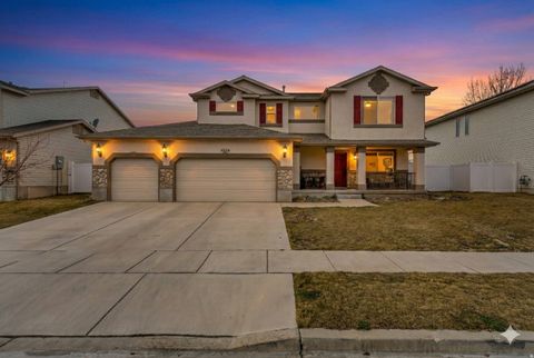 Tiny photo for 1024 W MANCHESTER DR N, North Salt Lake, UT 84054 (MLS # 2139997)
