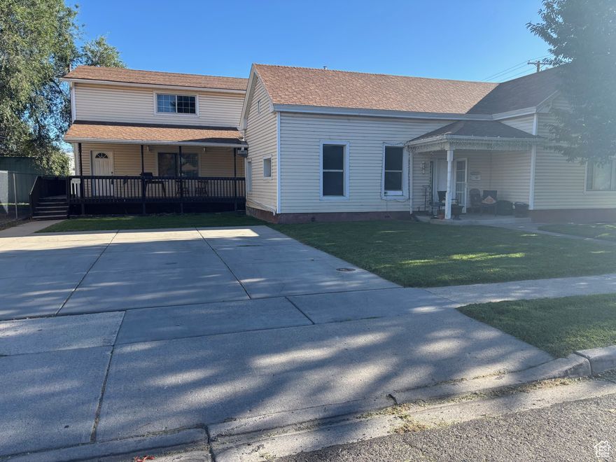 Super rare Provo duplex with major upside! Currently 2 units, with potential to add 2 more upstairs. Upstairs is an open slate and offers flexibility for savvy investors. Prime location.