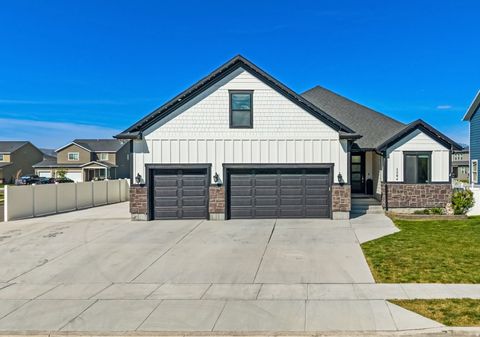 Photo of 1584 S EVANS ST W, Lehi, UT 84043 (MLS # 2152247)
