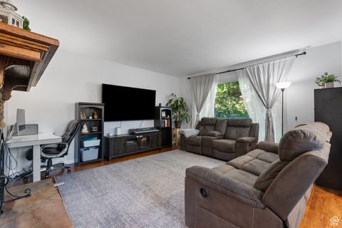 Tiny photo for 914 E LAKEVIEW Dr, Bountiful, UT 84010 (MLS # 2116867)
