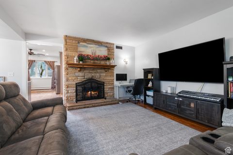 Tiny photo for 914 E LAKEVIEW Dr, Bountiful, UT 84010 (MLS # 2116867)
