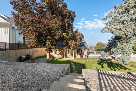 Tiny photo for 914 E LAKEVIEW Dr, Bountiful, UT 84010 (MLS # 2116867)