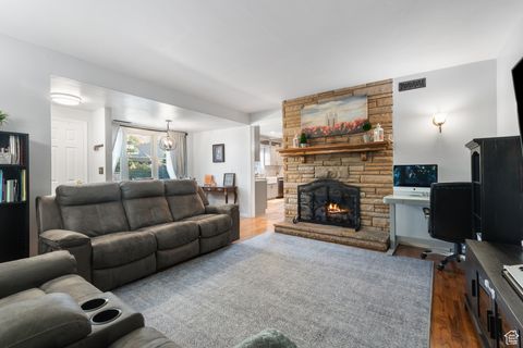 Tiny photo for 914 E LAKEVIEW Dr, Bountiful, UT 84010 (MLS # 2116867)