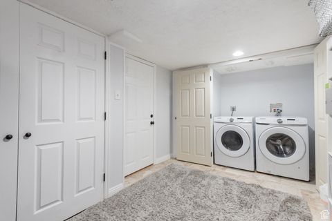 Tiny photo for 914 E LAKEVIEW Dr, Bountiful, UT 84010 (MLS # 2116867)