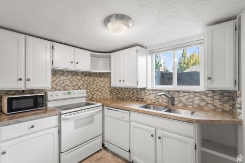 Tiny photo for 914 E LAKEVIEW Dr, Bountiful, UT 84010 (MLS # 2116867)