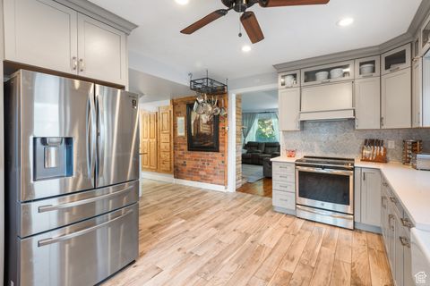 Tiny photo for 914 E LAKEVIEW Dr, Bountiful, UT 84010 (MLS # 2116867)