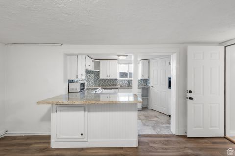 Tiny photo for 914 E LAKEVIEW Dr, Bountiful, UT 84010 (MLS # 2116867)
