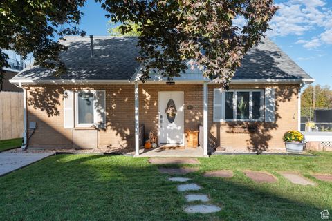 Tiny photo for 914 E LAKEVIEW Dr, Bountiful, UT 84010 (MLS # 2116867)
