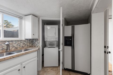 Tiny photo for 914 E LAKEVIEW Dr, Bountiful, UT 84010 (MLS # 2116867)
