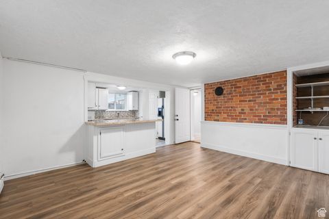 Tiny photo for 914 E LAKEVIEW Dr, Bountiful, UT 84010 (MLS # 2116867)