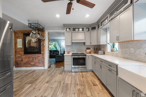 Tiny photo for 914 E LAKEVIEW Dr, Bountiful, UT 84010 (MLS # 2116867)