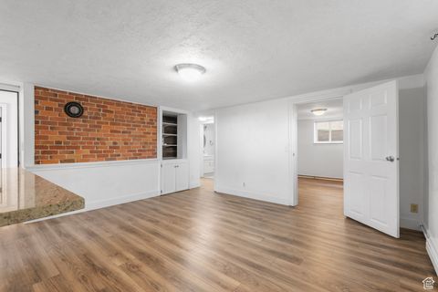 Tiny photo for 914 E LAKEVIEW Dr, Bountiful, UT 84010 (MLS # 2116867)