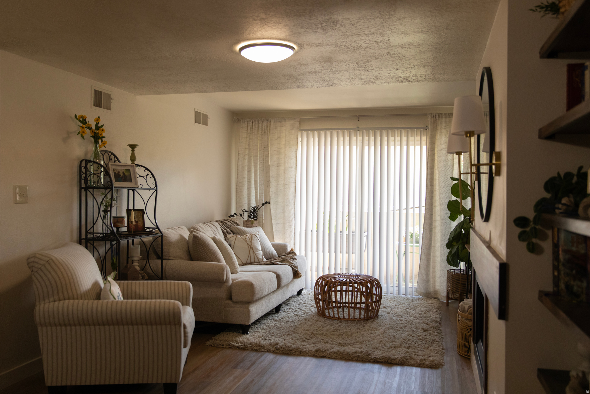 COUNTRY HILLS SQ - Residential