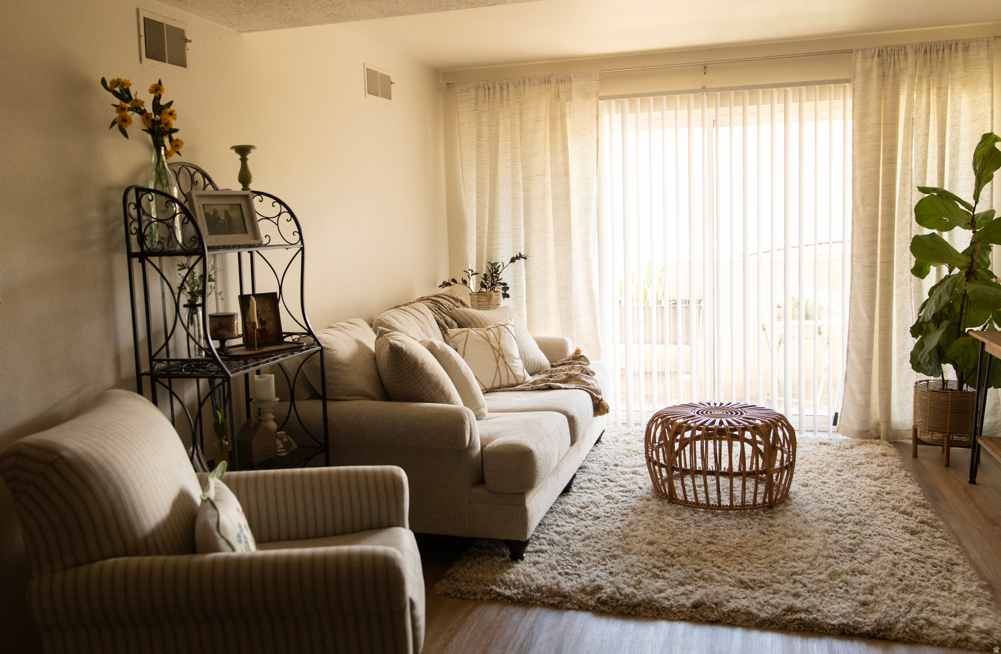 COUNTRY HILLS SQ - Residential