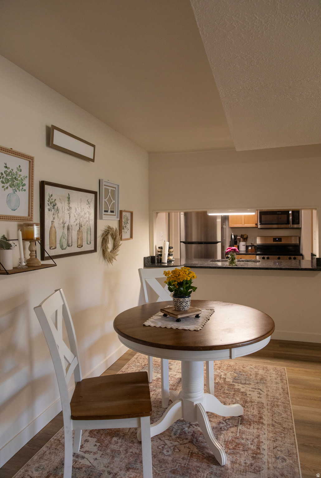 COUNTRY HILLS SQ - Residential