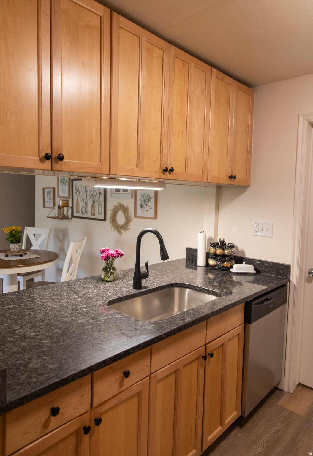 COUNTRY HILLS SQ - Residential