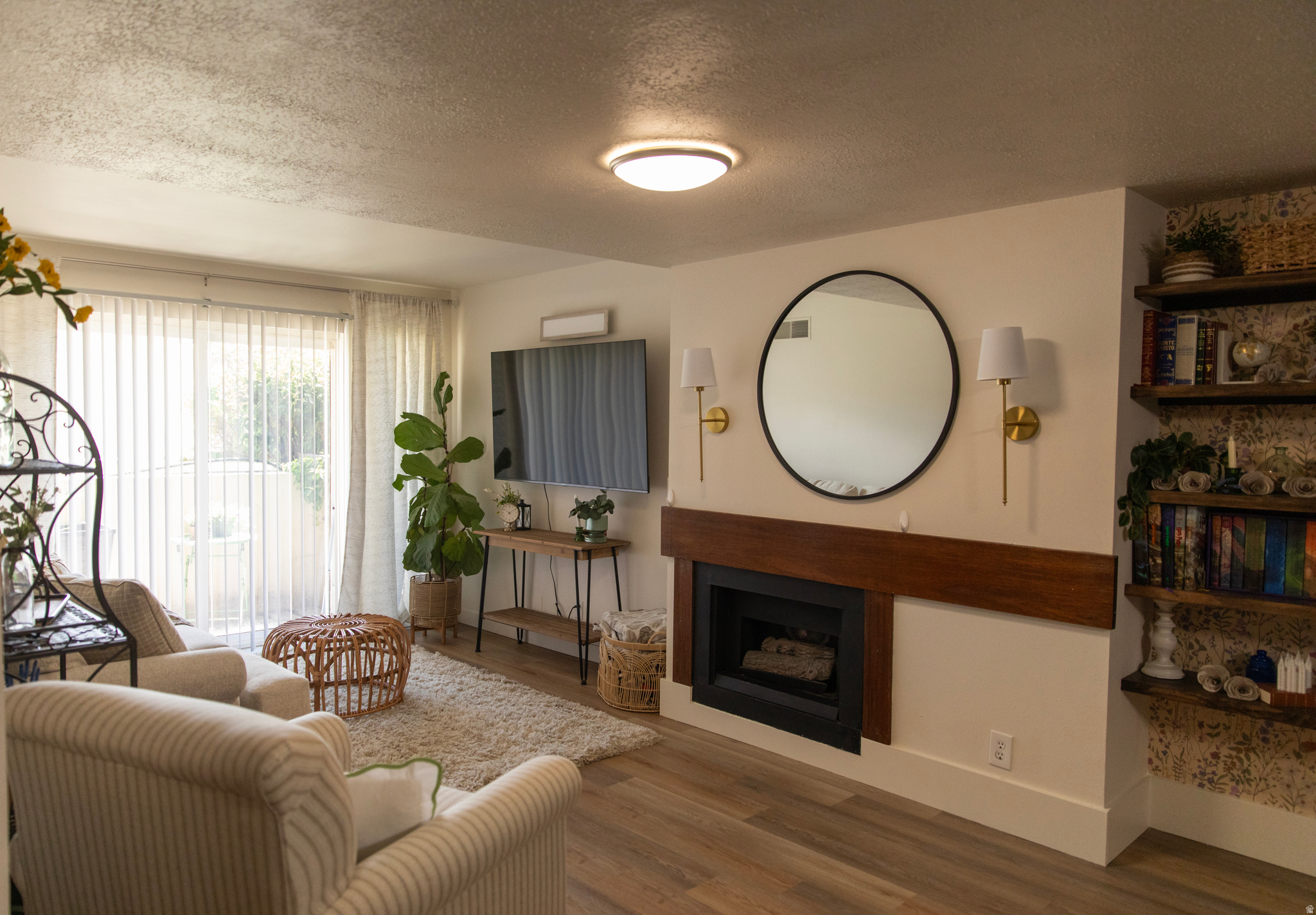 COUNTRY HILLS SQ - Residential