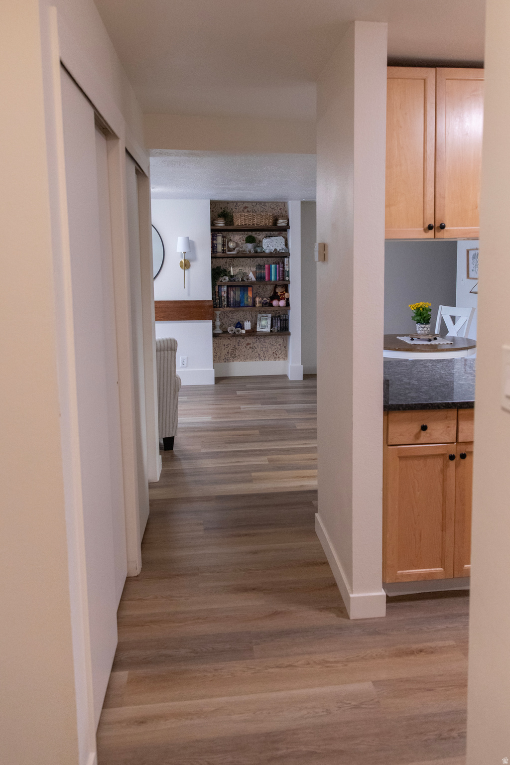 COUNTRY HILLS SQ - Residential