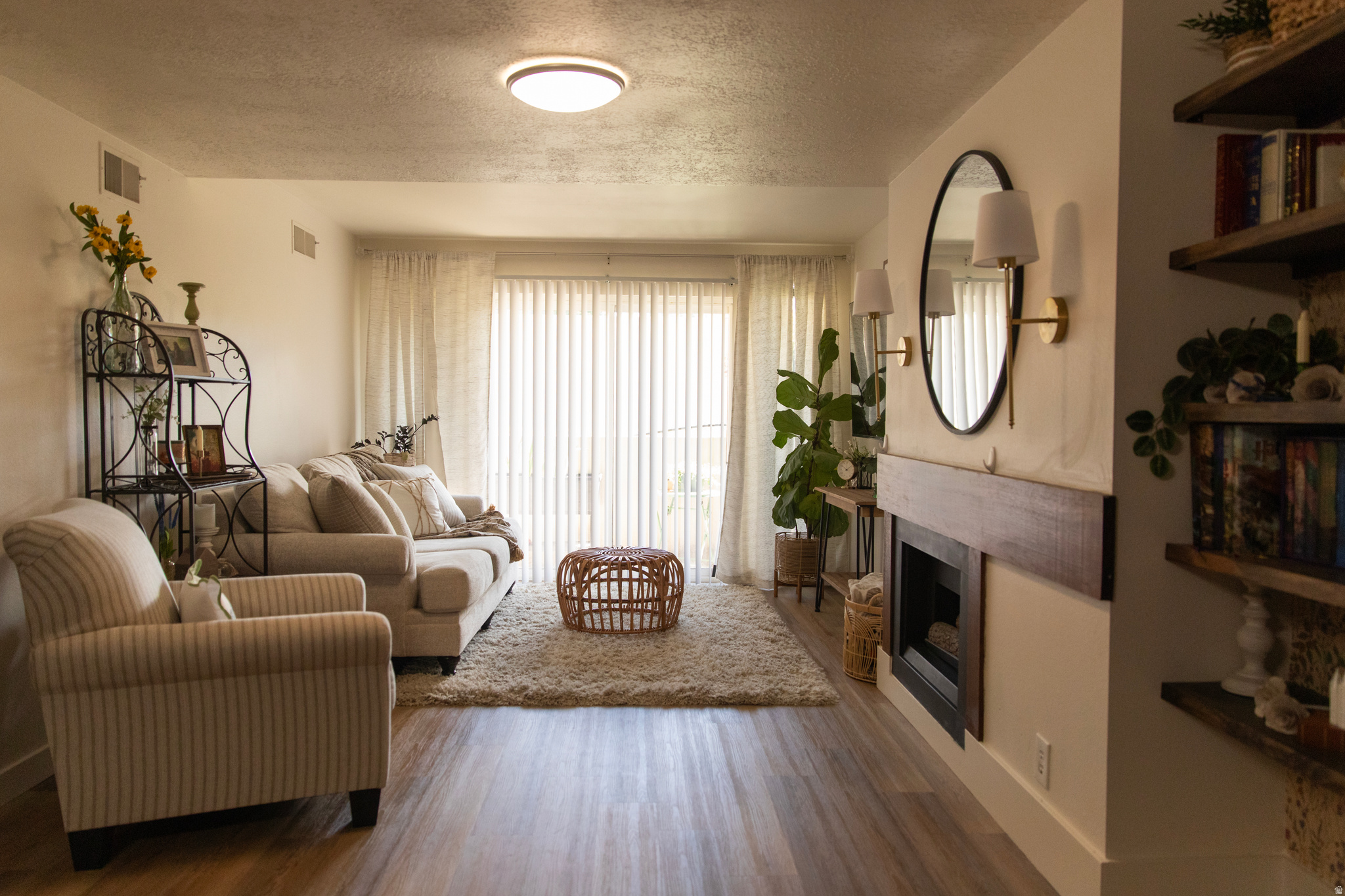 COUNTRY HILLS SQ - Residential