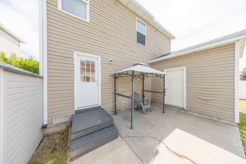 Tiny photo for 2011 N 2095 W, Clinton, UT 84015 (MLS # 2154918)