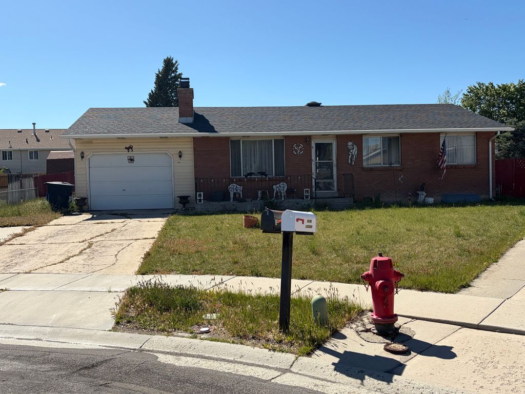 Photo of 5046 W MOONFLOWER CIR S, Salt Lake City, UT 84118 (MLS # 2156418)