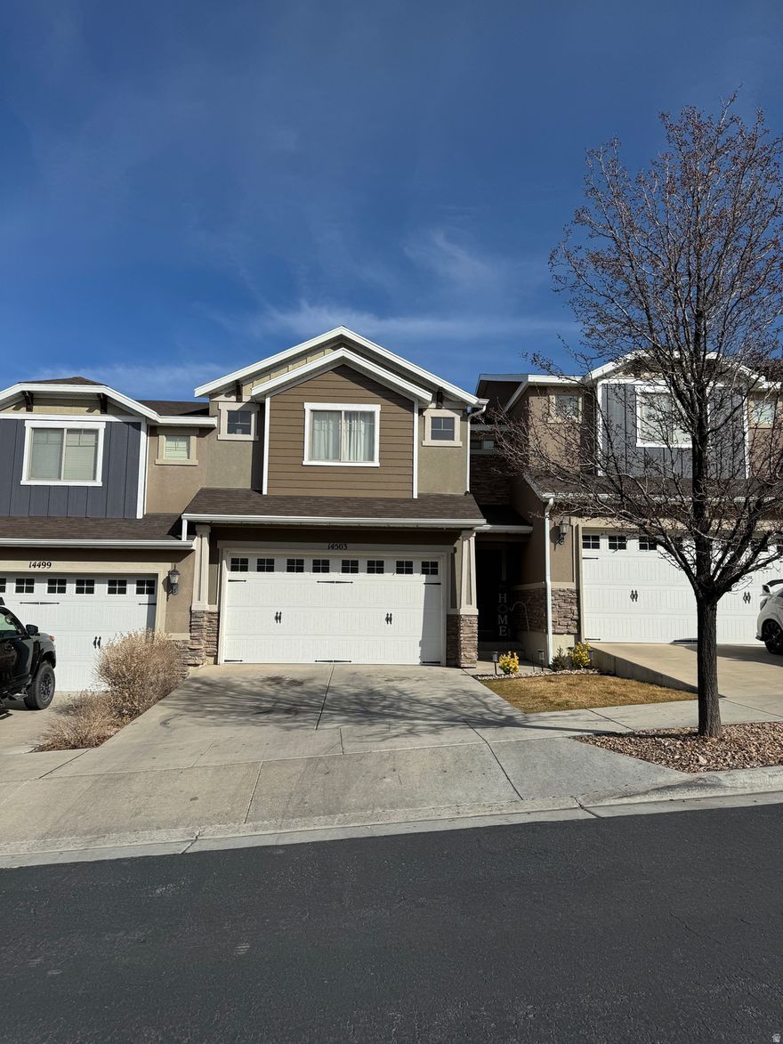 BEST PRICE IN NEIGHBORHOOD! GREAT CONDITION. ALREADY APPROVED SHORT SALE. Beautiful Townhome in Rosecrest Village, a sought-after Herriman community with beatiful mountain/valley views. Openfloor plan, spacious bedrooms include a master bedroom with separate walk-in closets and a finished basement. Fully Fenced patio. Great location close to schools, trails, and Mountain View corridor  for quick and easy commutes. SLCC/U of U Campus nearby as well as Mountain Village shopping center. All info deemed raliable but not guaranteed, Buyer to verify all info. Sq. Ft. by previous listing