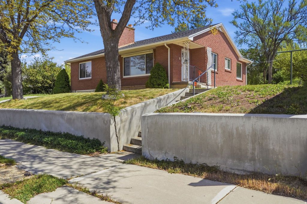 Photo of 620 N CENTER ST, Lehi, UT 84043 (MLS # 2154411)