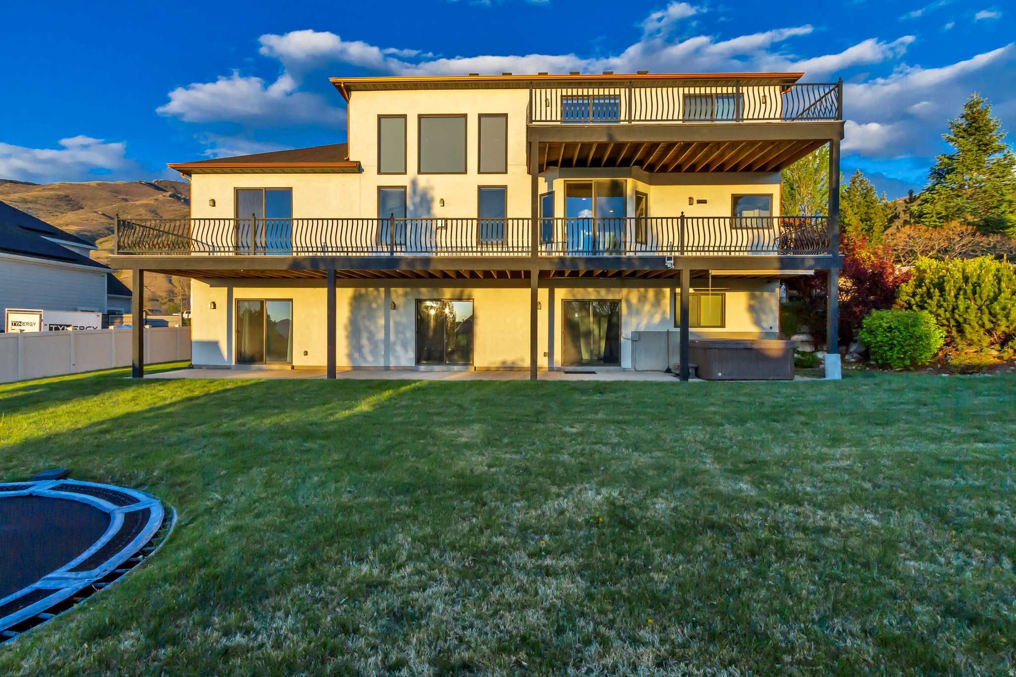 CORNER CANYON VISTA - Residential