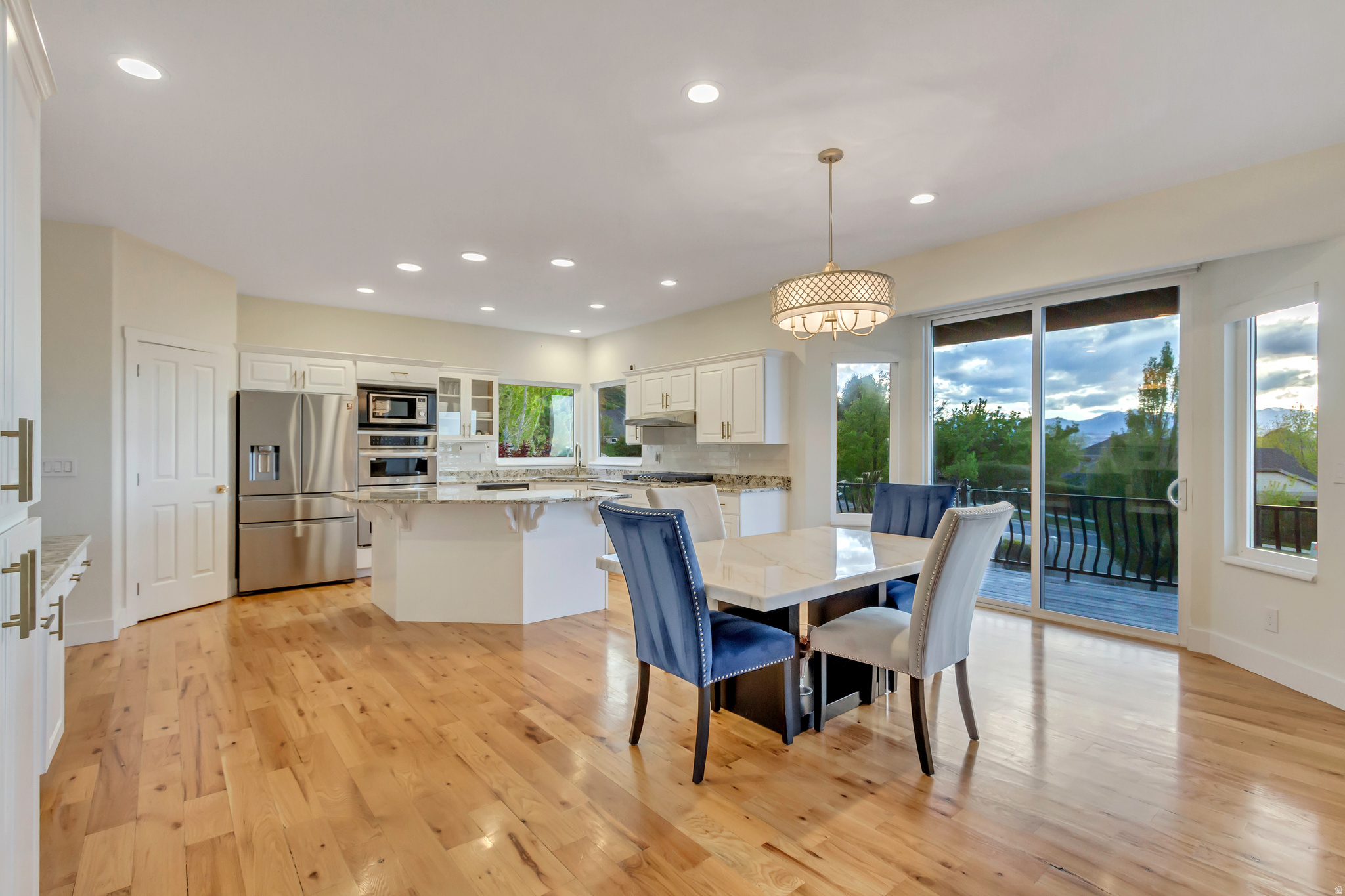 CORNER CANYON VISTA - Residential