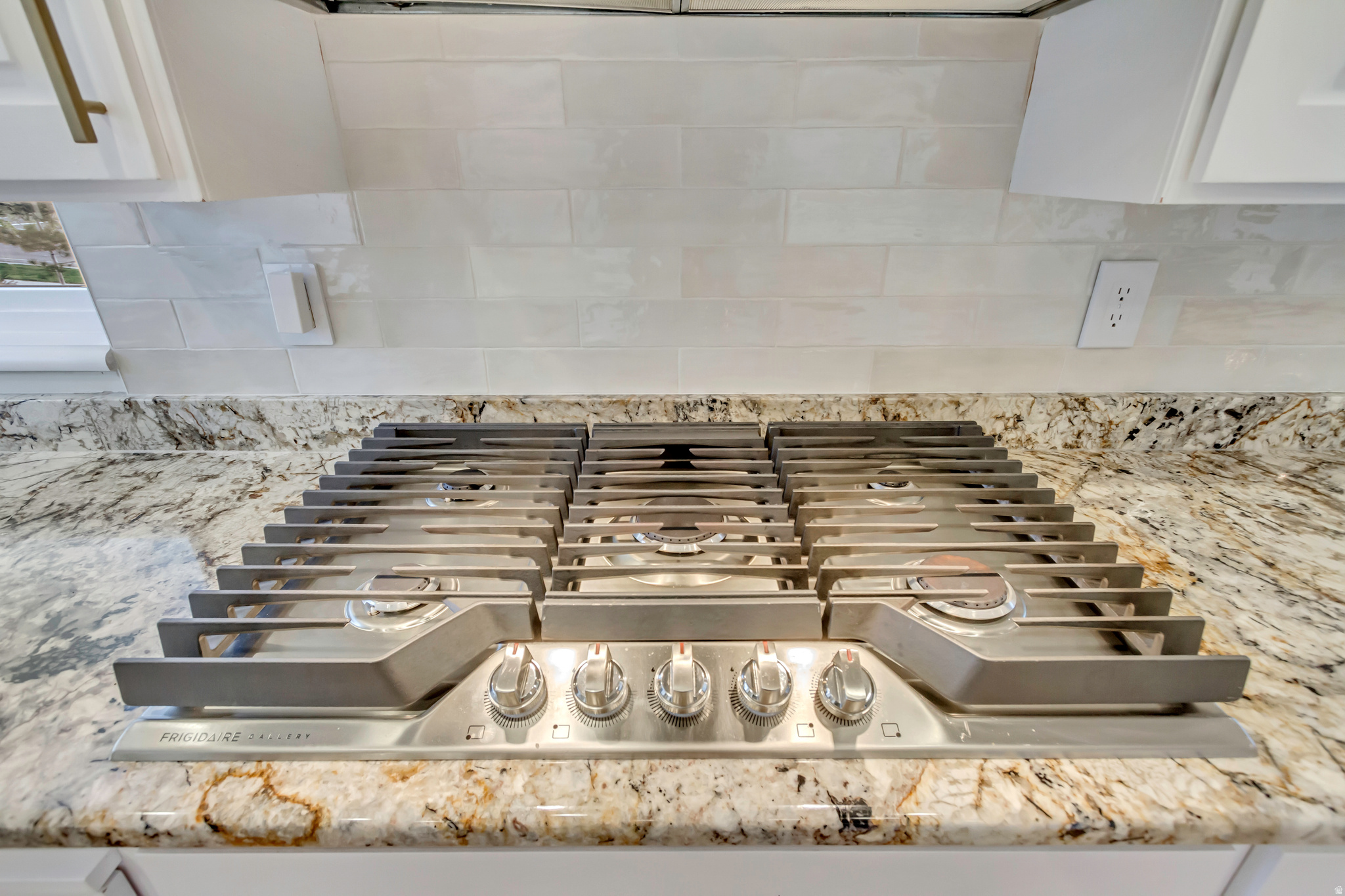 CORNER CANYON VISTA - Residential