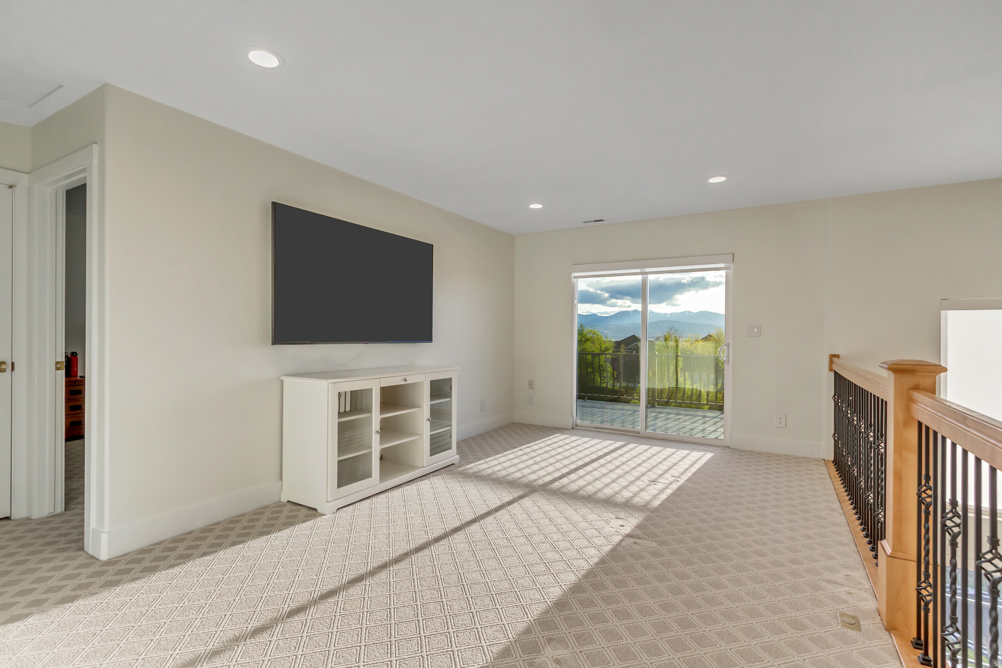 CORNER CANYON VISTA - Residential