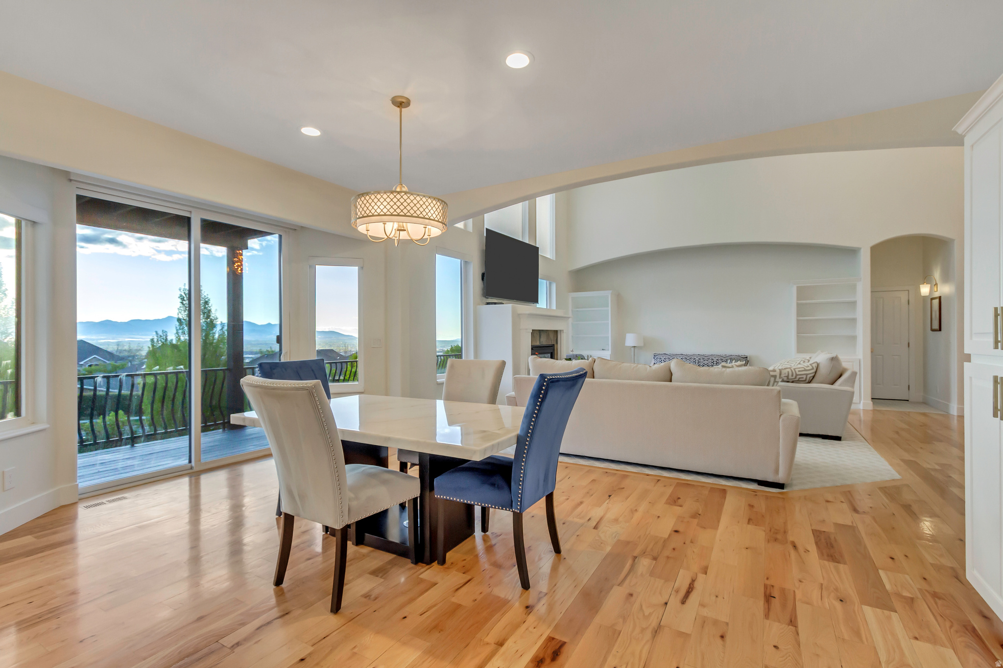 CORNER CANYON VISTA - Residential