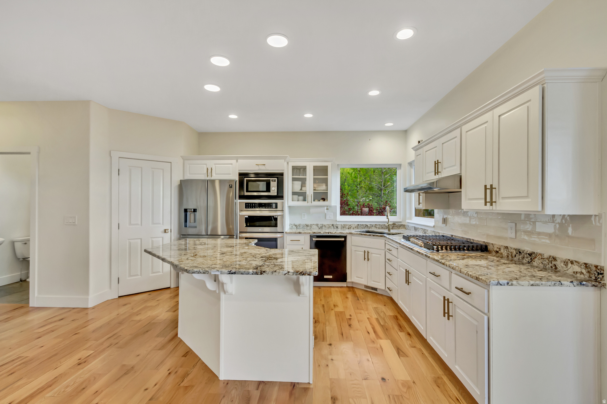 CORNER CANYON VISTA - Residential