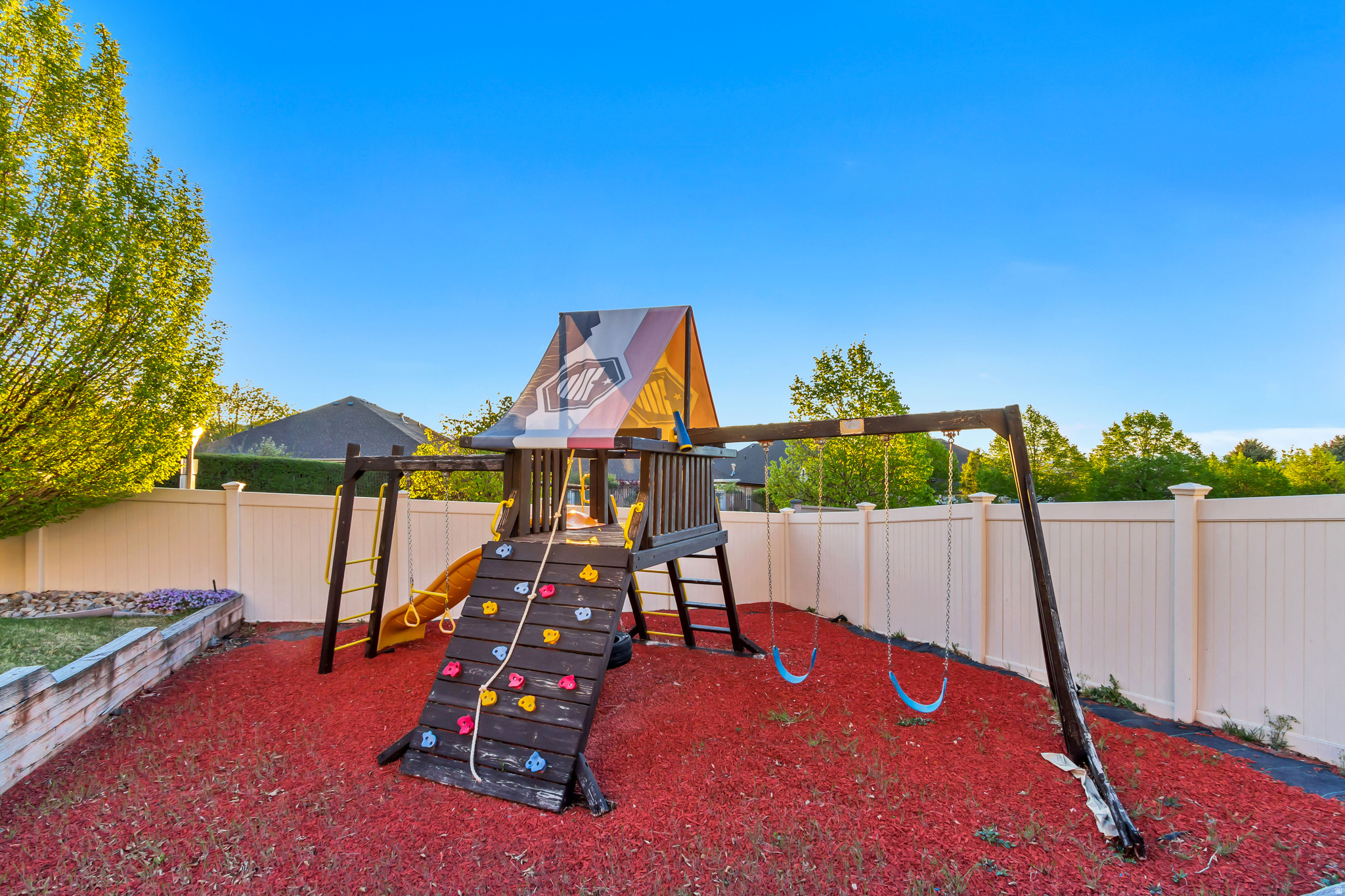 CORNER CANYON VISTA - Residential