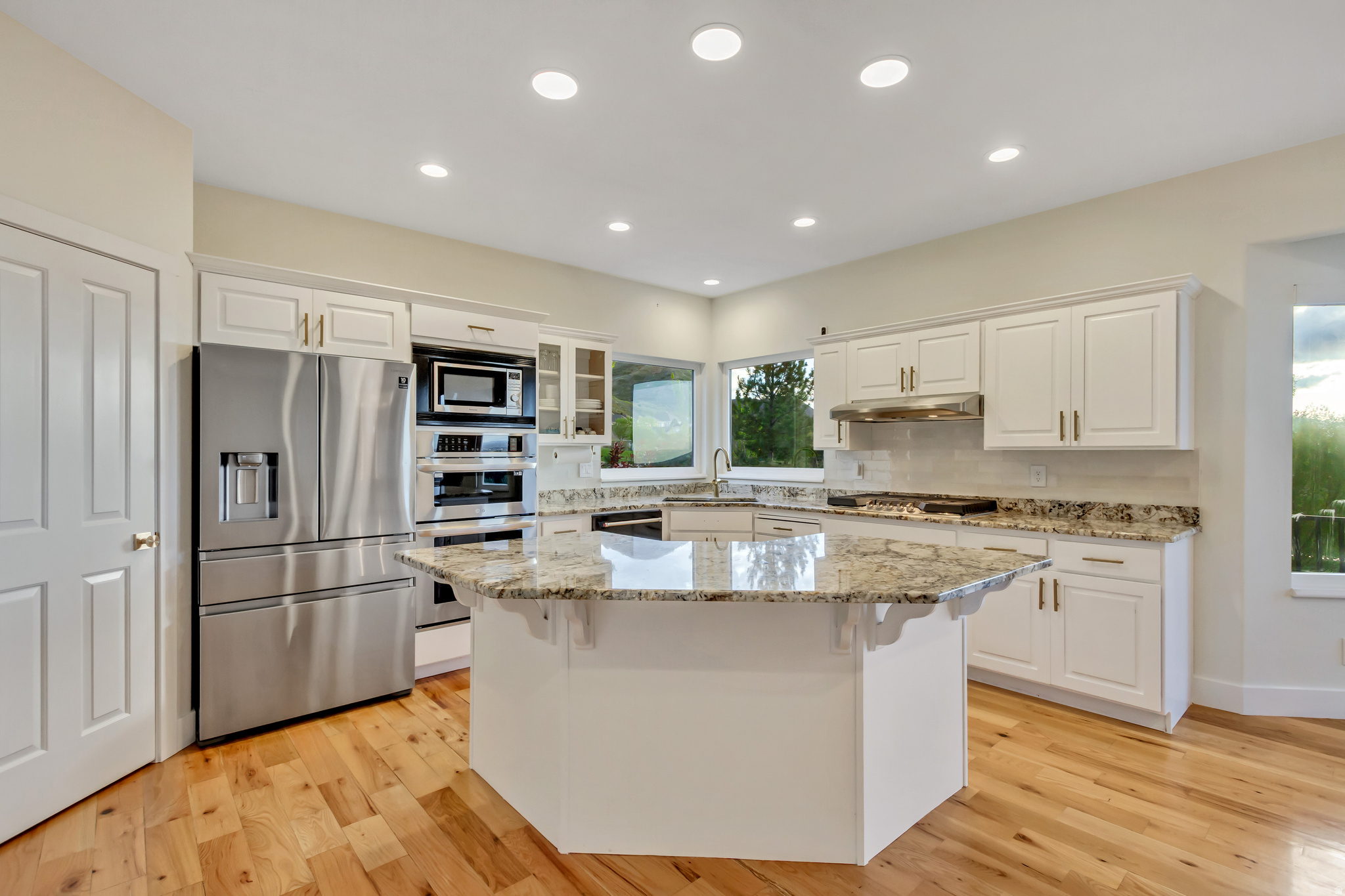 CORNER CANYON VISTA - Residential