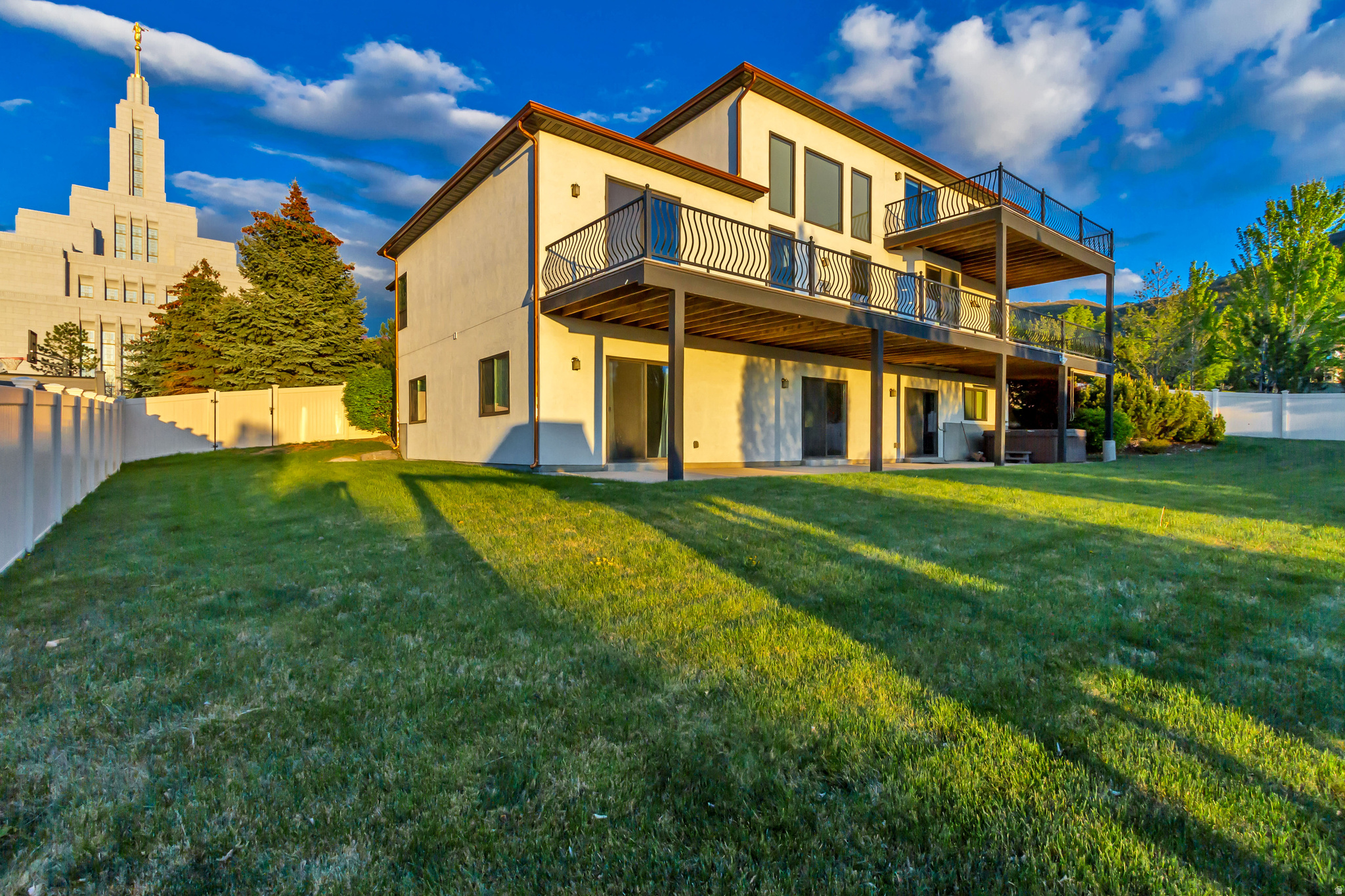 CORNER CANYON VISTA - Residential