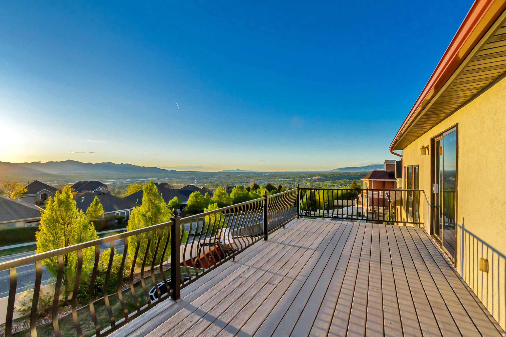 CORNER CANYON VISTA - Residential