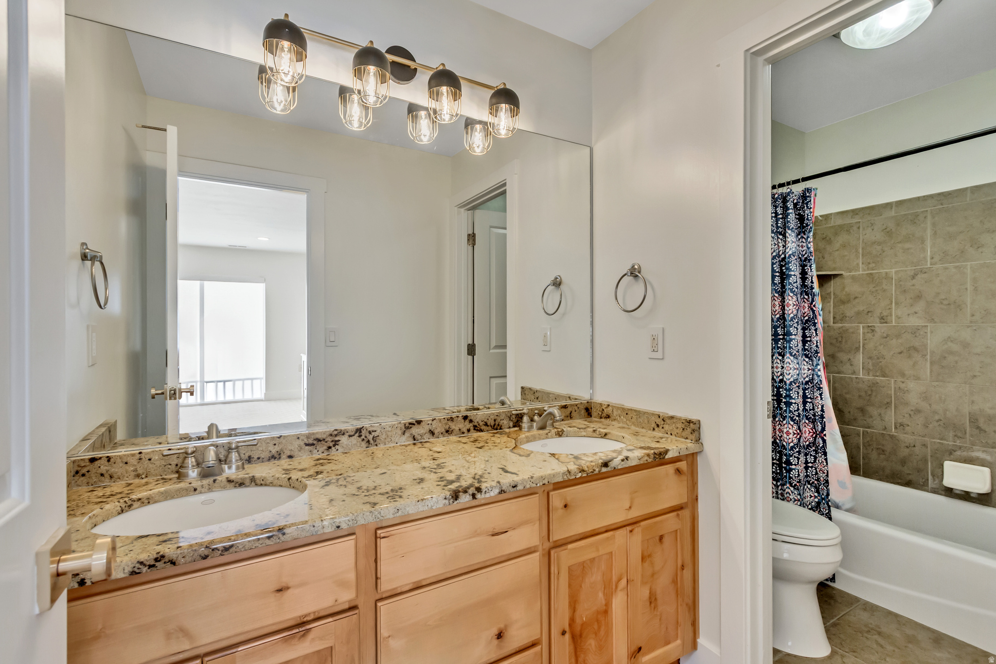 CORNER CANYON VISTA - Residential