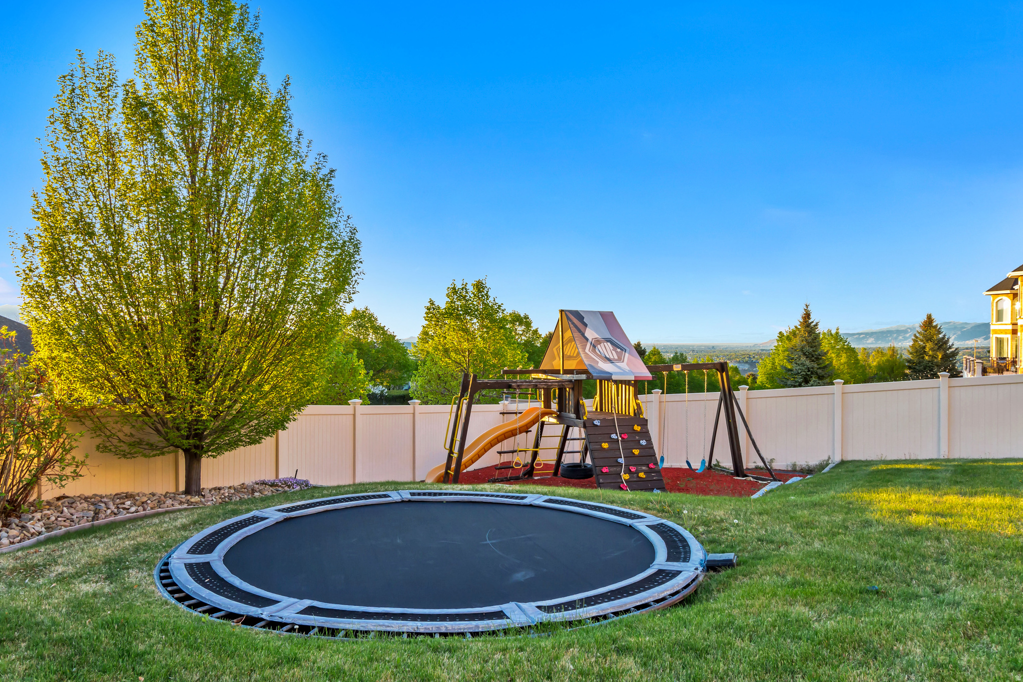 CORNER CANYON VISTA - Residential