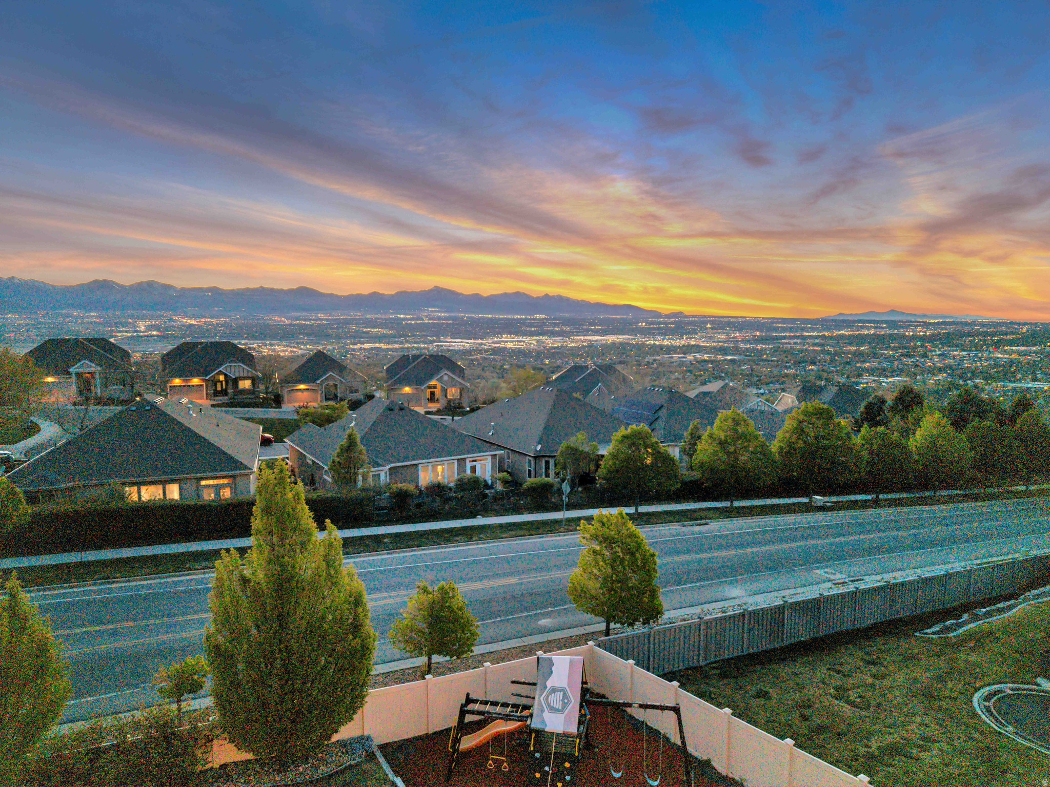 CORNER CANYON VISTA - Residential